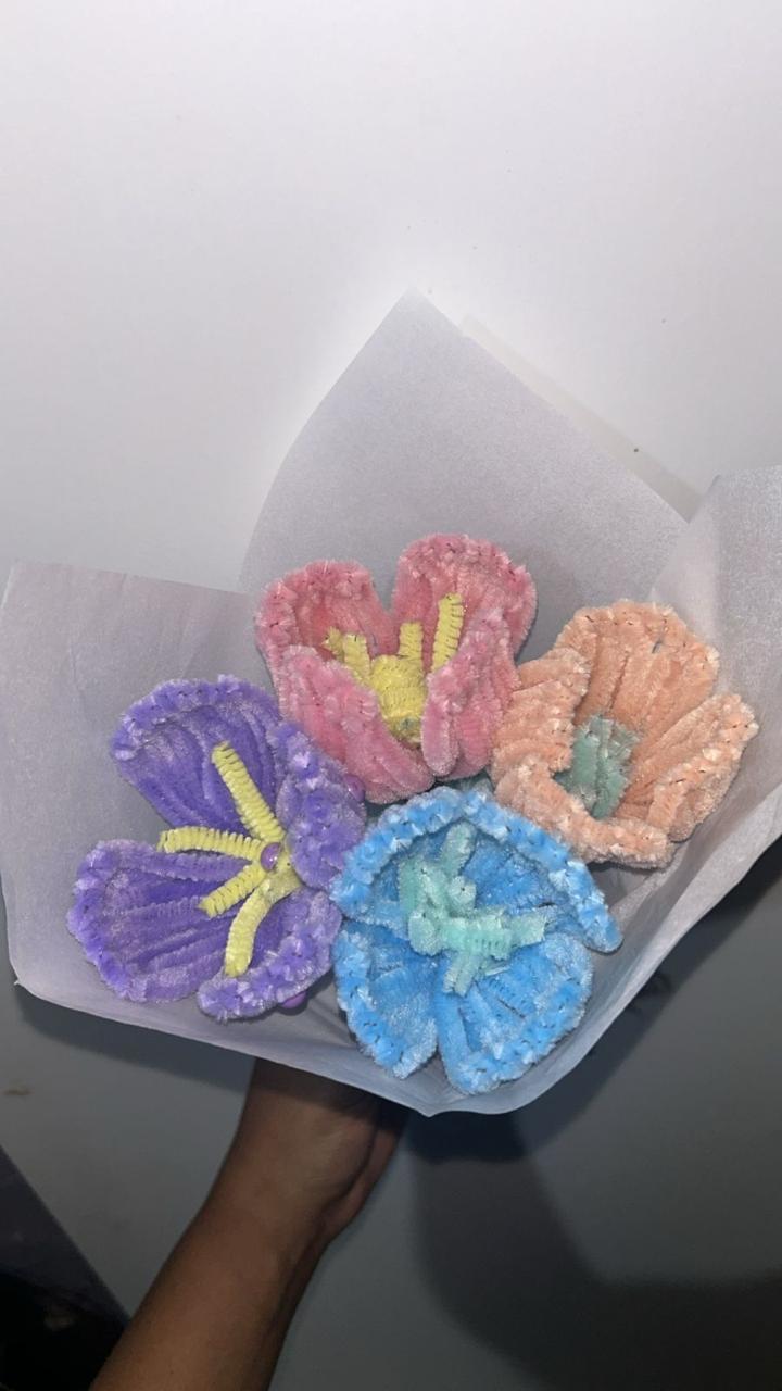 Buquê de flores artesanais em feltro