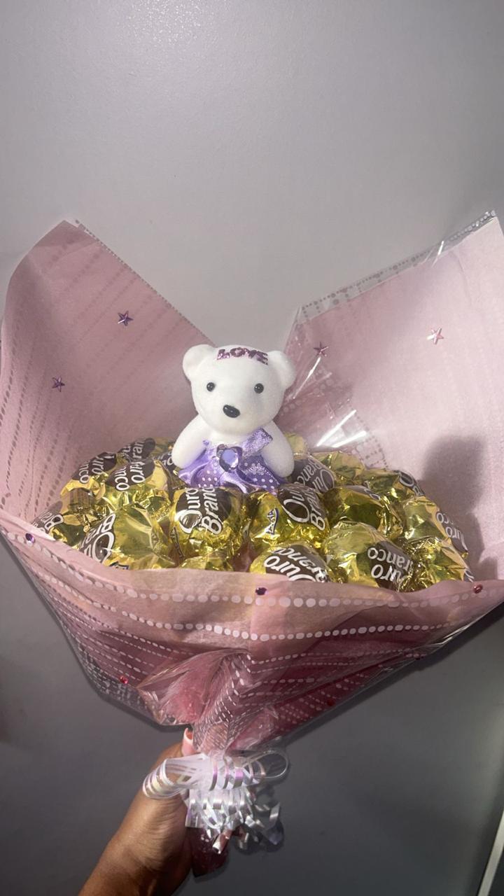 Buquê com urso Love e chocolates Ouro Branco